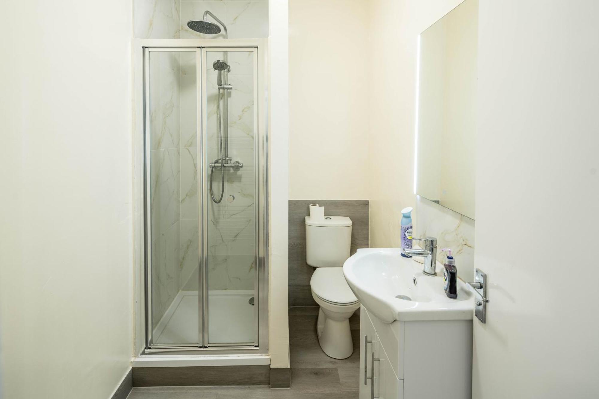Free Parking, 2 Beds,Close To Train Station Bedford Esterno foto
